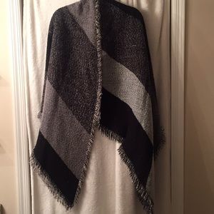 Black and gray blanket scarf